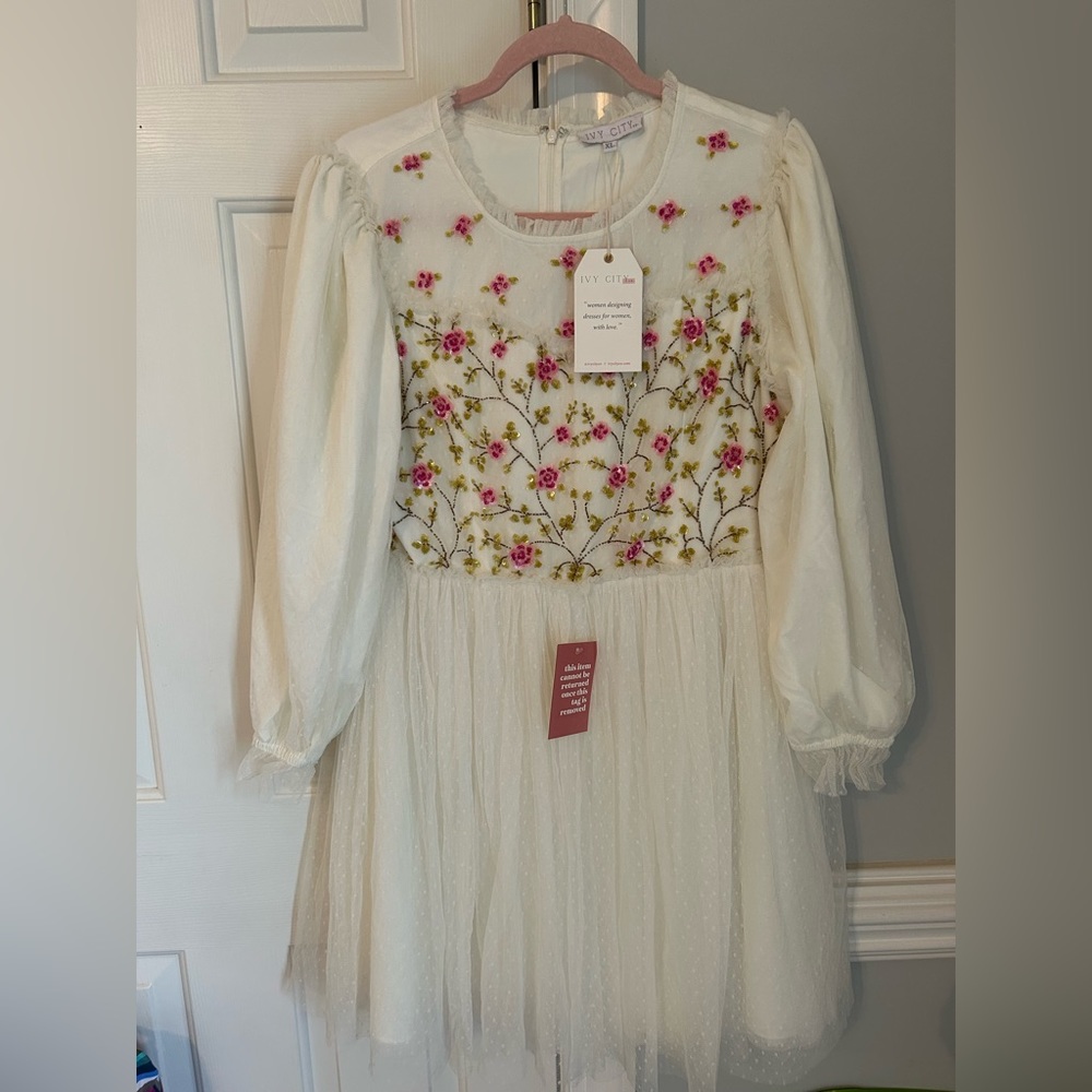 NWT Ivy City White tulle dress with flower detail size Xl